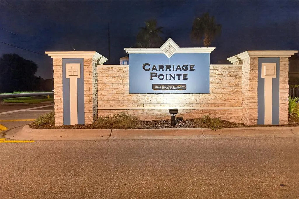 3 bed, 2.0 bath, 1395 sqft, $2,100 — Photo 2
