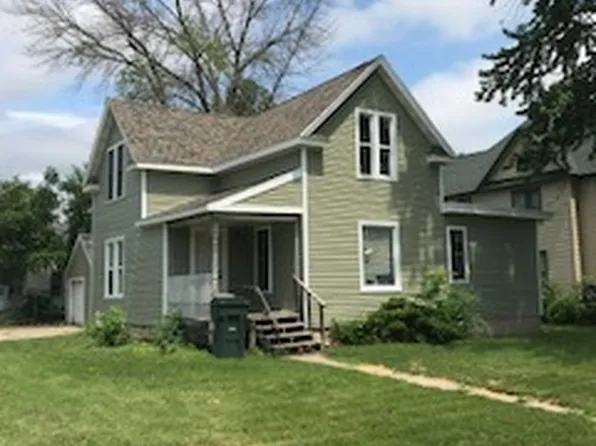 1326 W 4th St #1, Waterloo, IA 50702