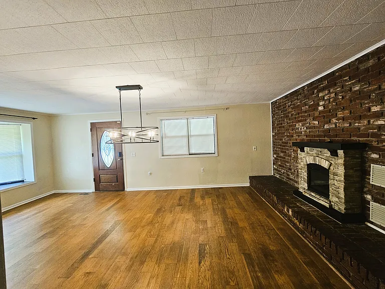 1101 N C St — Photo 2