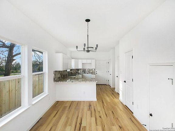 3rd image of 2654 DIGNOWITY AVE