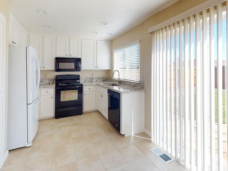 225 Leafwood Ct — Photo 4