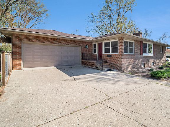 3rd image of 139 E Lewis Ave
