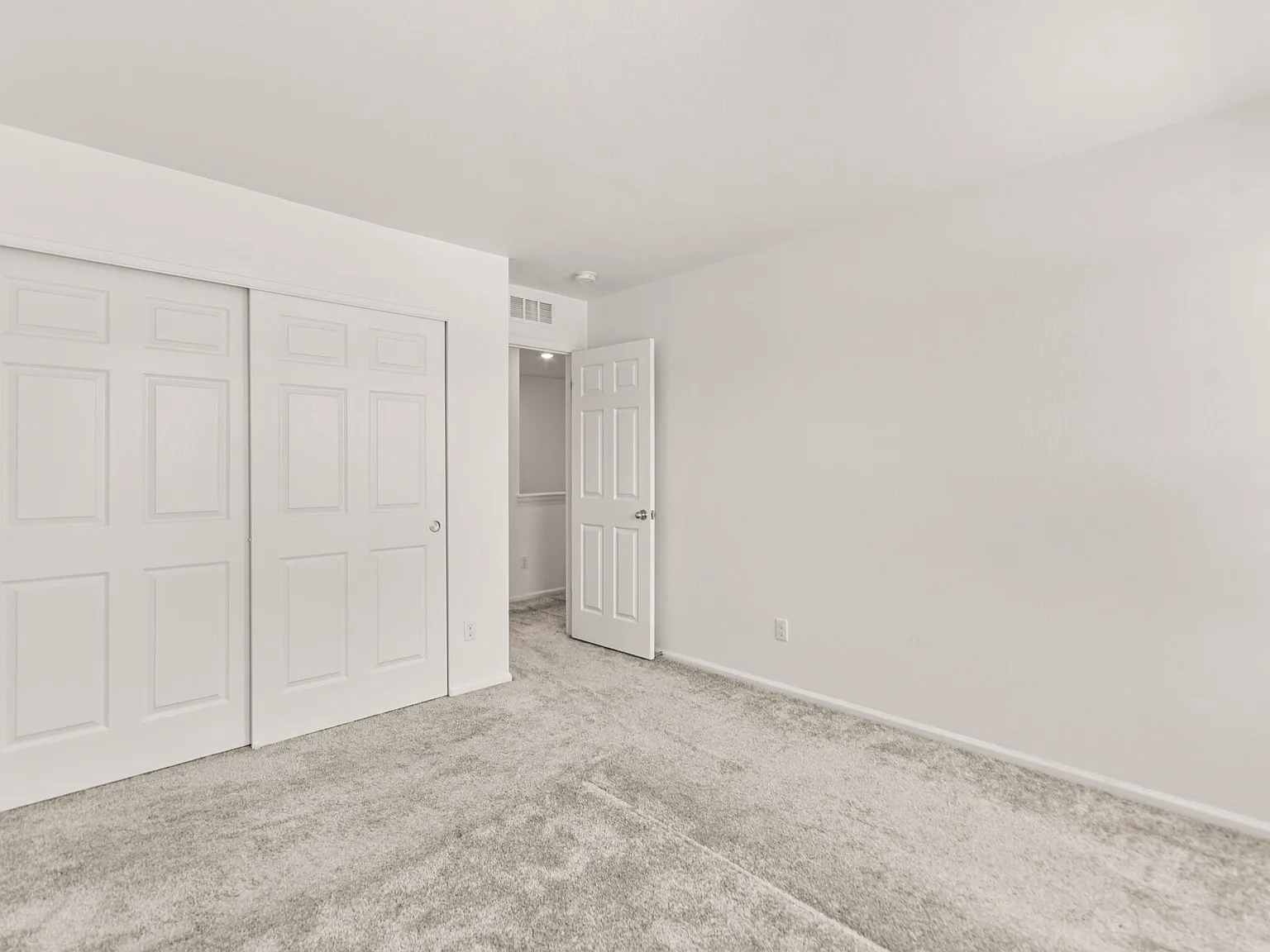 4 bed, 2732 sqft, $3,400 — Photo 3