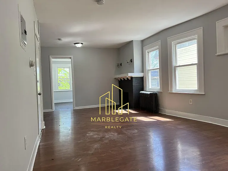 229 Alexander St #22 — Photo 12