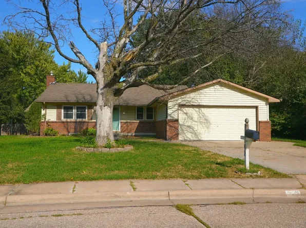 208 E Derby Hills Dr, Derby, KS 67037