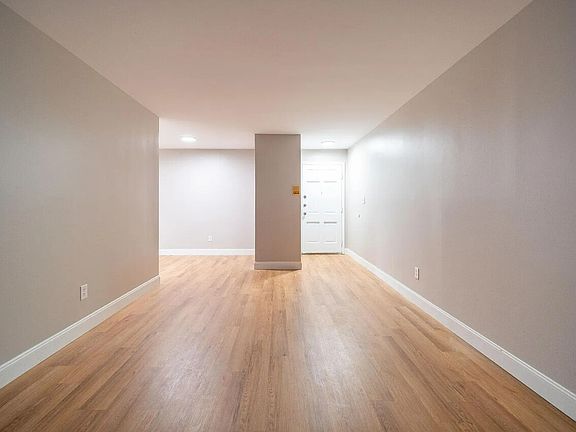 5th image of 4696 Tarryton Ct S