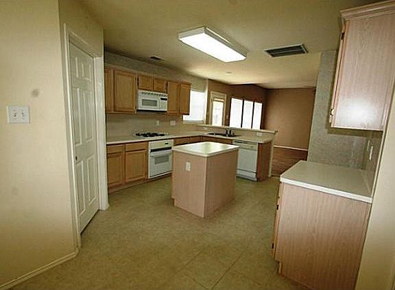 5th image of 4668 Knoll Hollow Trl