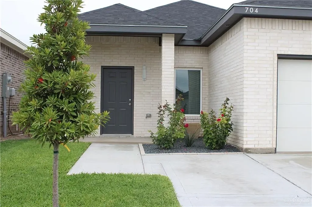 3 bed, 1400 sqft, $1,650 — Photo 2