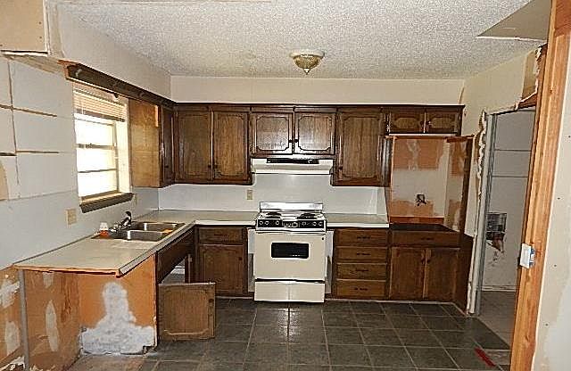 2nd image of 400 S Ranchwood Manor Dr