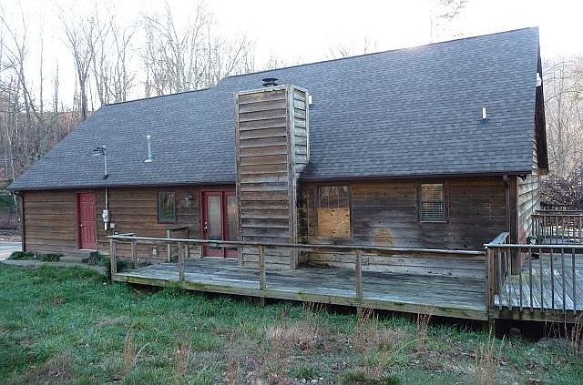 2nd image of 613 Mountain Rd