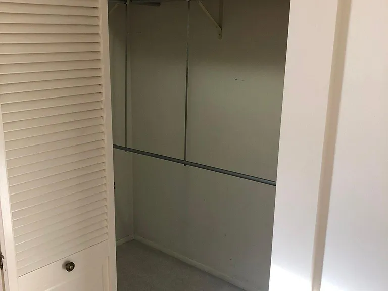 211 E Market St — Photo 10