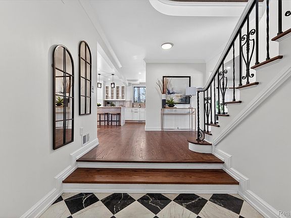 5th image of 3261 Sherbourne Rd