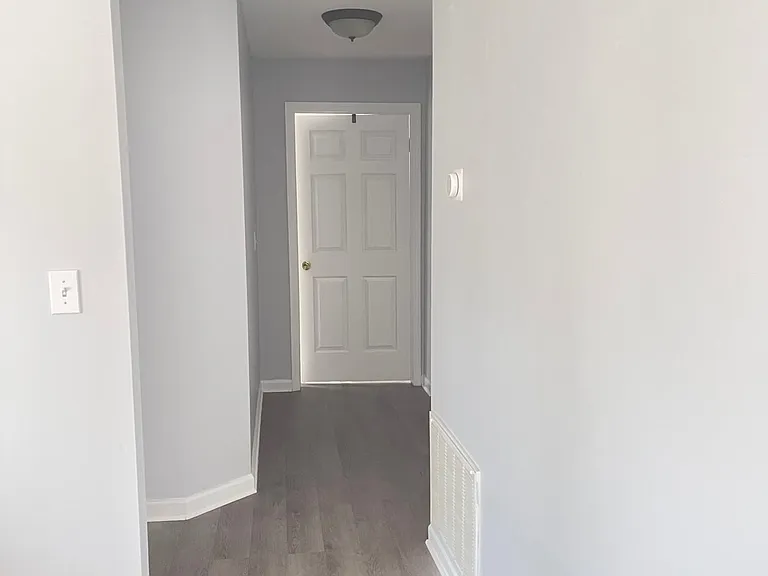 208 Evergreen Pl #208 — Photo 3