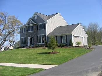 2nd image of 33 Candlewood Dr