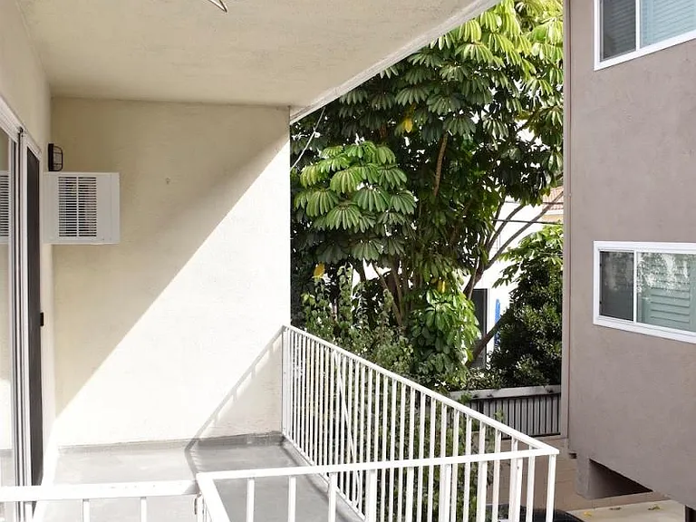 2310 S Bentley Ave #5 — Photo 13