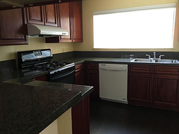 2nd image of 614 N Mar Vista Ave APT 2