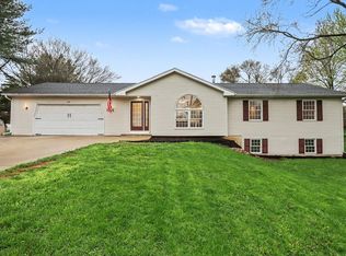 676 N 10th St, Plainwell, MI 49080