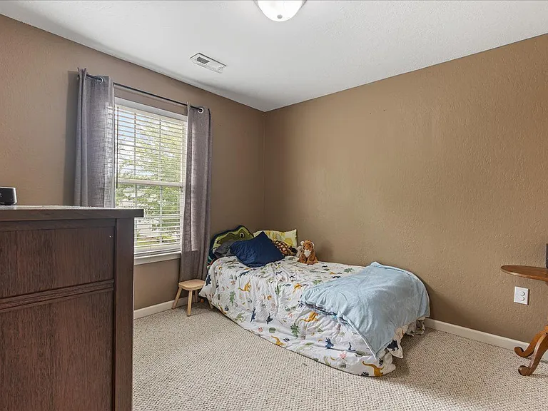 410 Ashbury Cir — Photo 11