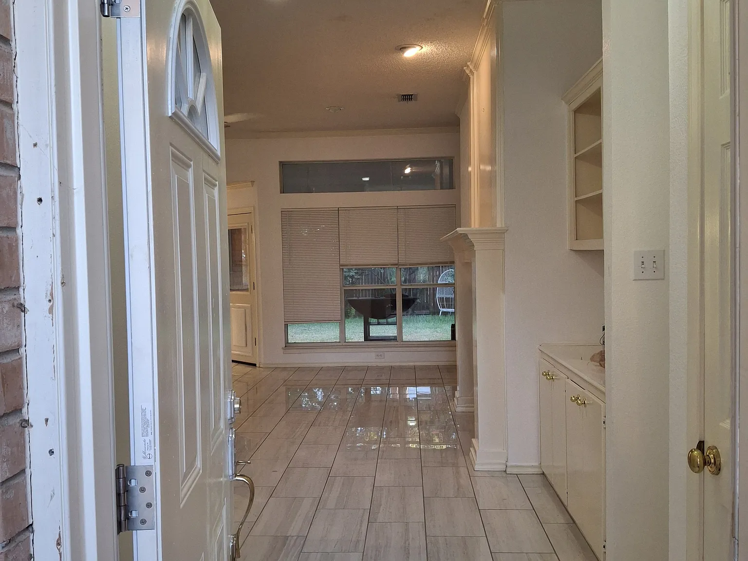 4 bed, 2000 sqft, $2,200 — Photo 2
