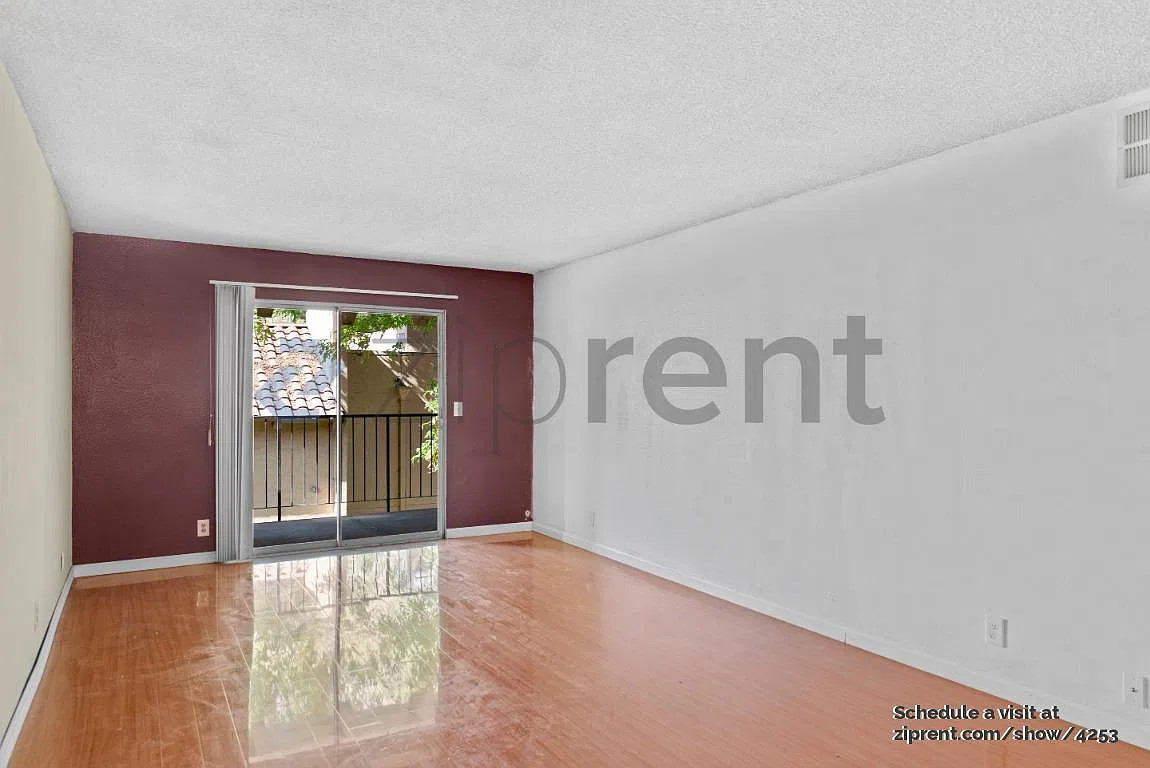 Mission Grove Condos — Photo 1
