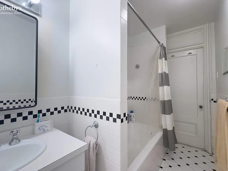 2109 Broadway #112 — Photo 9