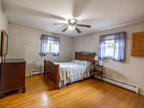 4th image of 36 Roberta Street