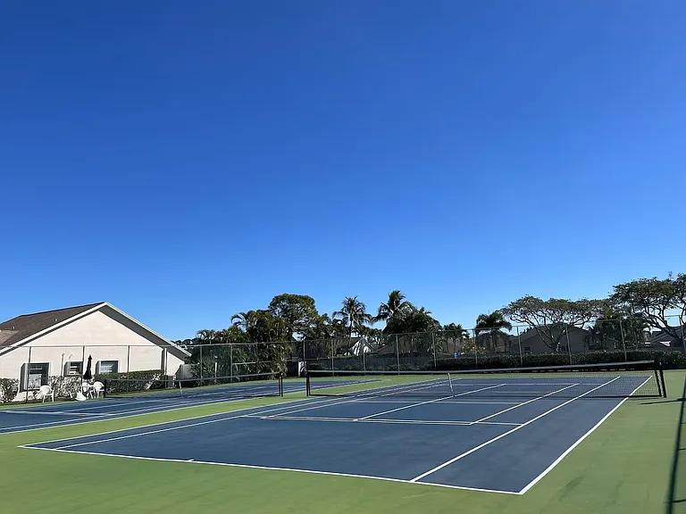 Community tennis pickle Ball