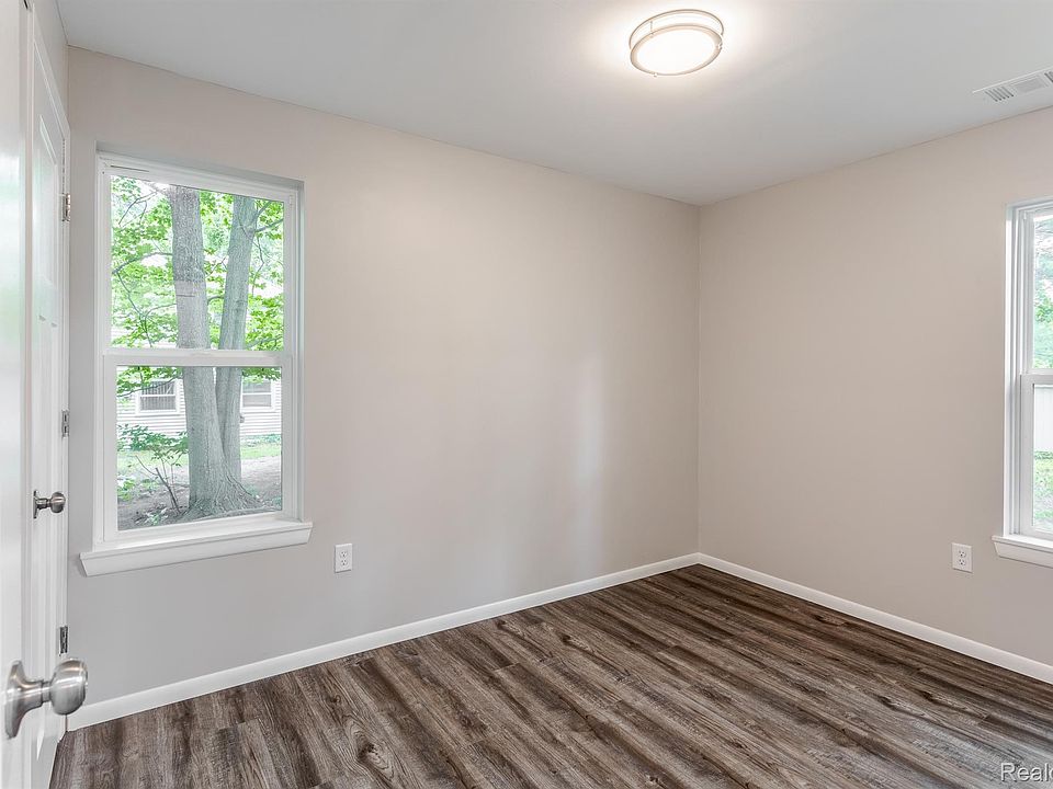 29093 List St, photo 17