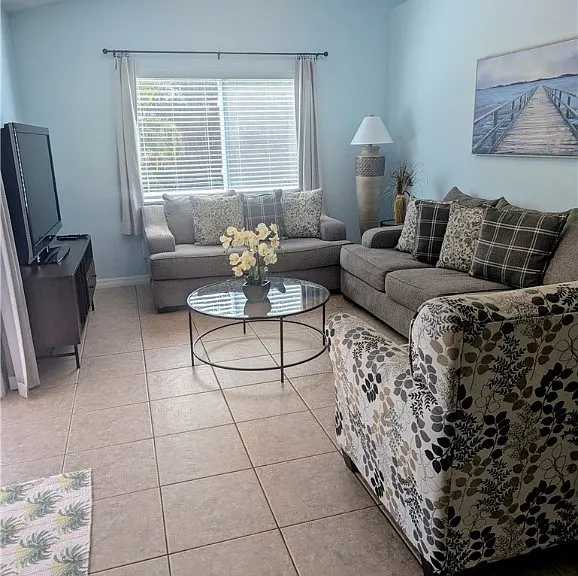 2535 SW 28th Pl — Photo 5