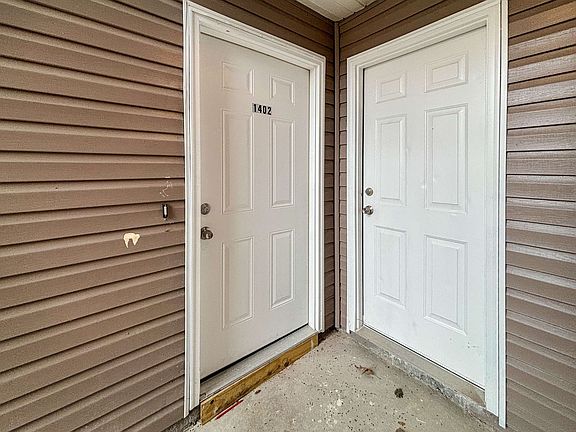 2nd image of 1402 Stonehaven Cir