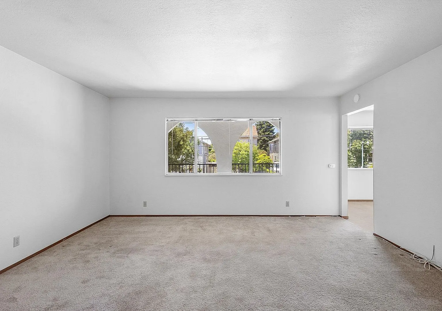 1336 Broadway #B - 2 bedroom | 1 bath | Upper unit w/ a private balcony — Photo 4