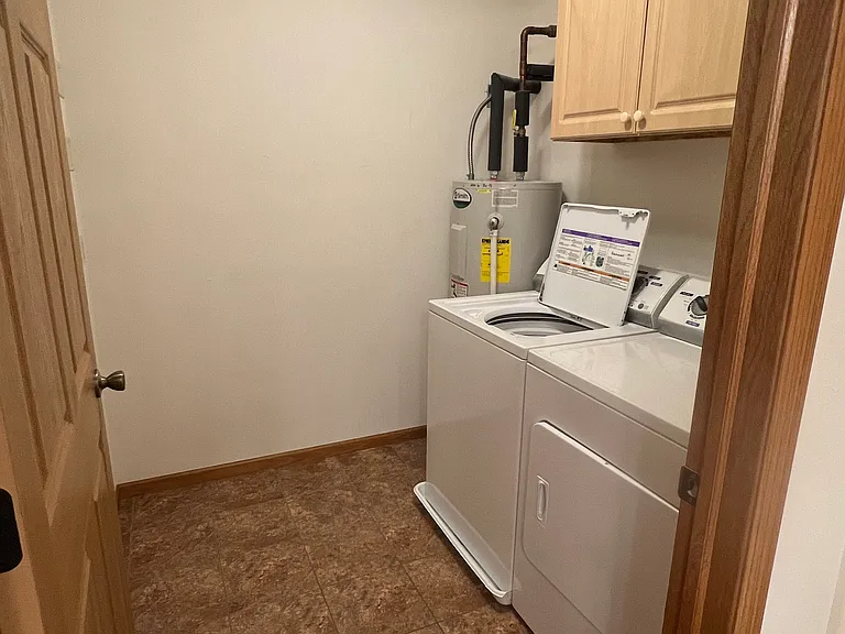 241 N Willson Dr #B — Photo 10