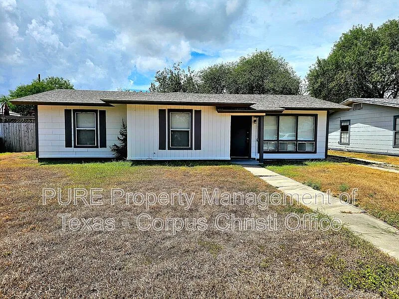 3 bed, 1.5 bath, 1090 sqft, $1,499 — Photo 1