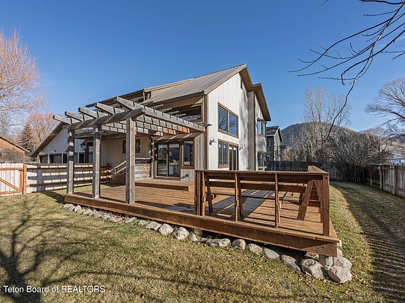 2nd image of 3016 Alpine View Ln