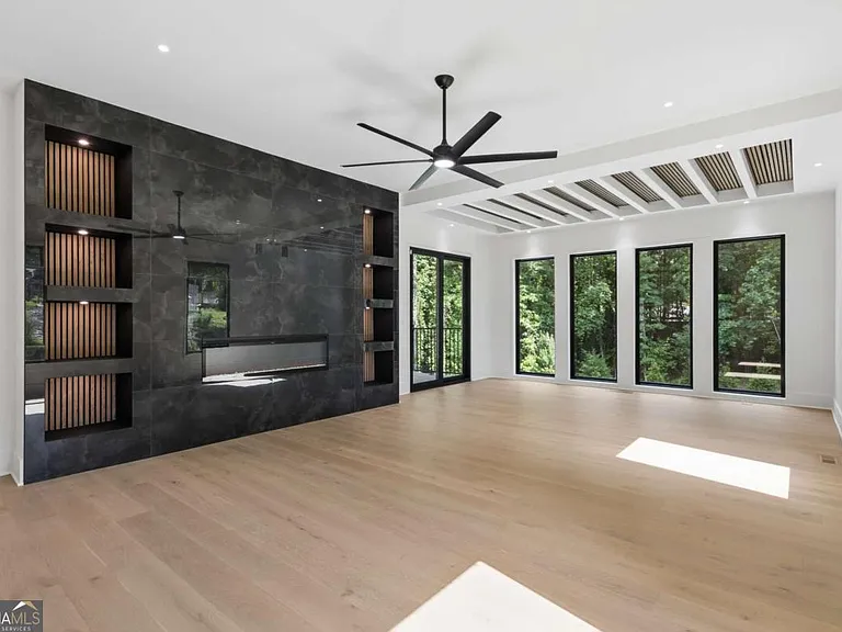 1000 Clementstone Dr NE — Photo 18