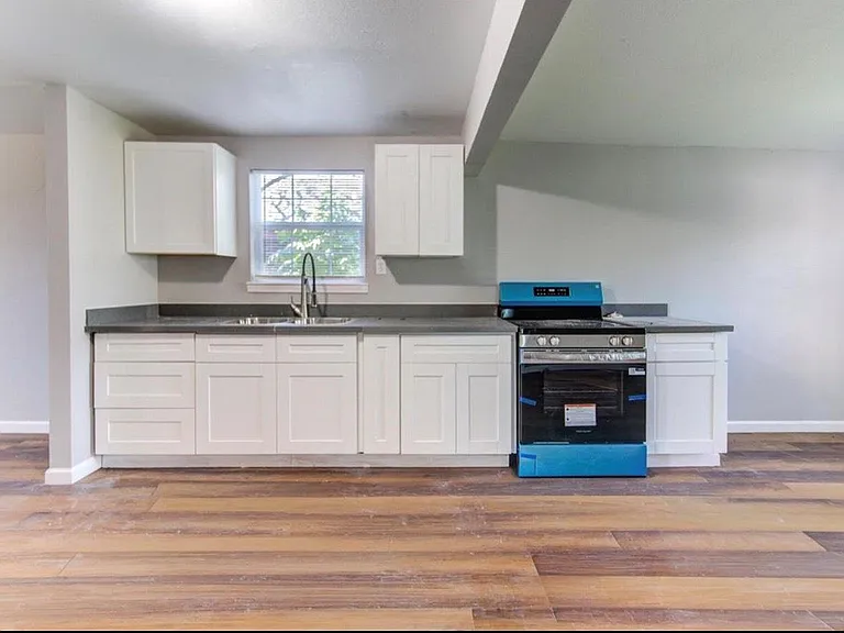 7957 Ritz St — Photo 2