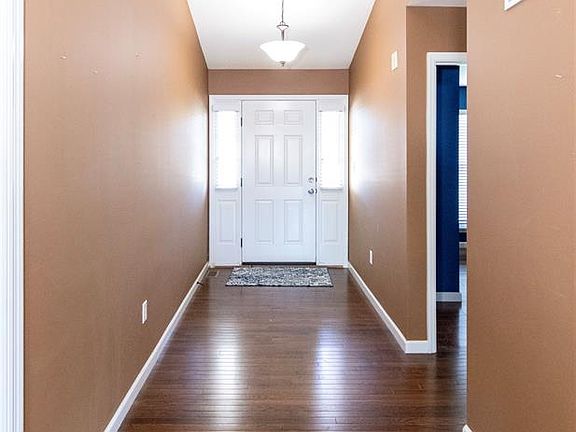3rd image of 1405 Garnet Dr