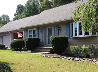 29 Pomona Rd, Trumbull, CT 06611