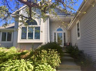 5652 Fieldcrest Dr, Hartford, WI 53027