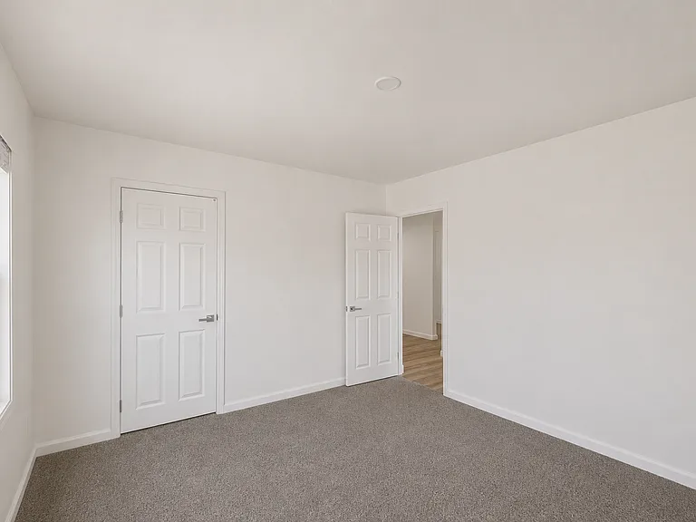 1005 E Mariposa St — Photo 14