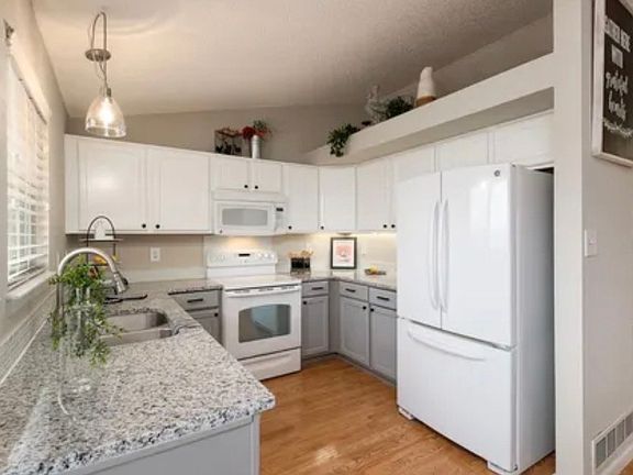 3rd image of 5263 E 123rd Ct