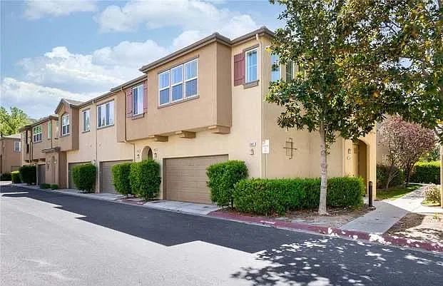 25104 Glasgow Drive — Photo 3