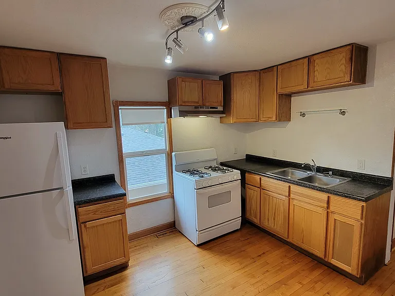 410 3rd Ave S #3 — Photo 9