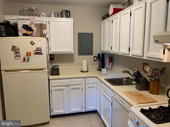5th image of 200 N Maple Ave APT 510