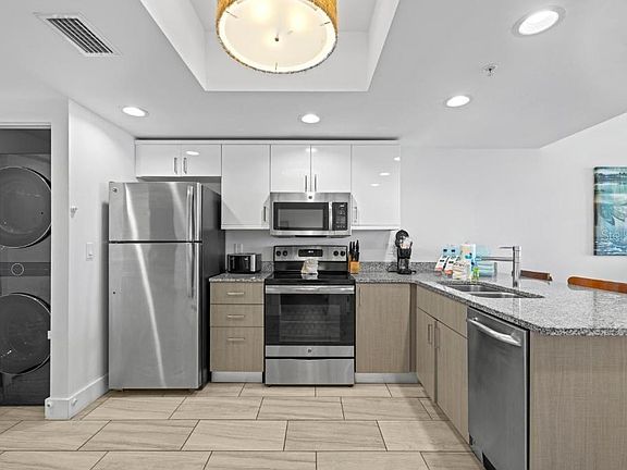 5th image of 10091 GULF BOULEVARD #203E