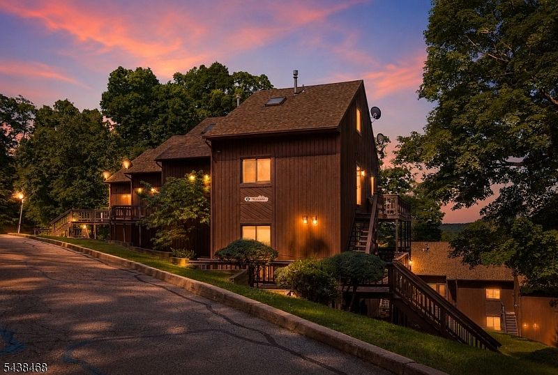 1st image of 4 Telemark Dr #2