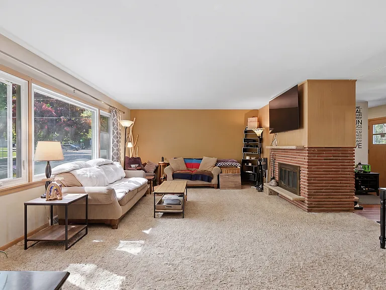 Living room, 5122 Marathon Drive
