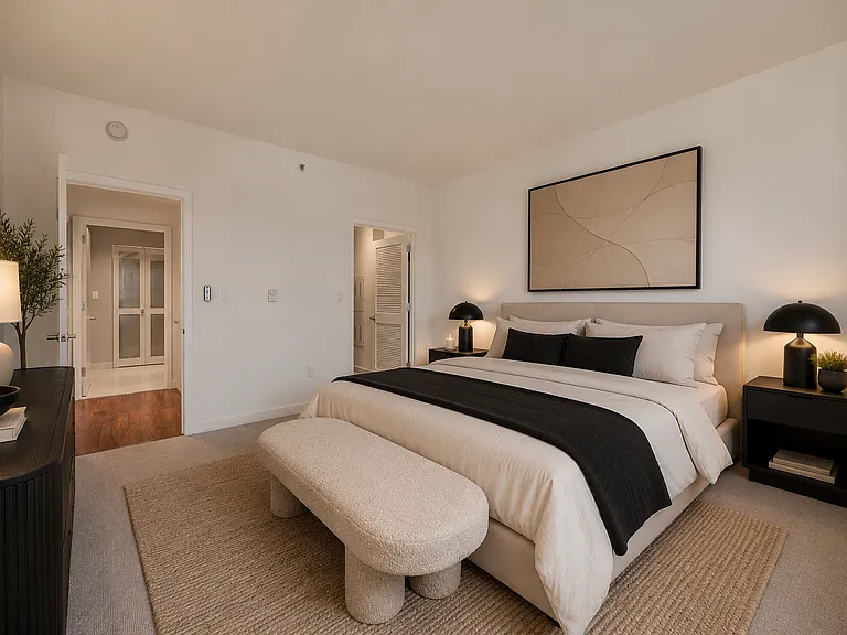 260 King St #1011 — Photo 10