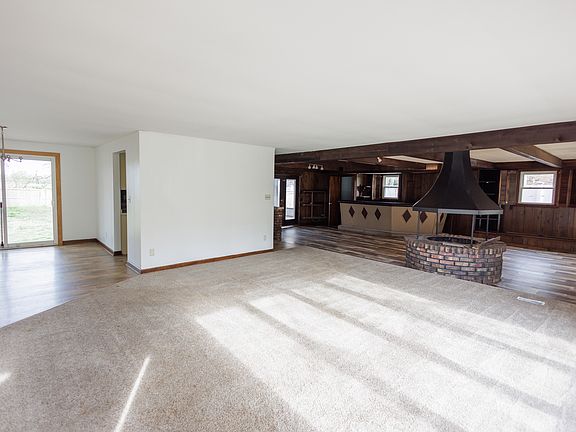 3rd image of 2214 N Buroak Ct