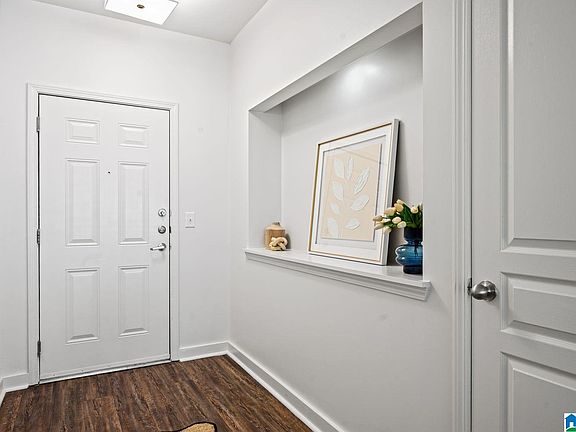 4th image of 401 20th St Unit 302
